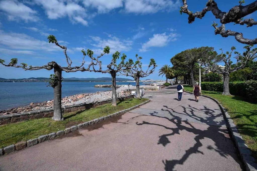 Chaleureux Appartement Face Au Port Sta Lucia, Tout A Pieds, Wifi แซ็งต์-ราฟาเอล ภายนอก รูปภาพ